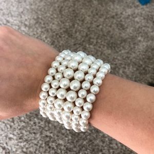 Stretchy Pearl Bracelet